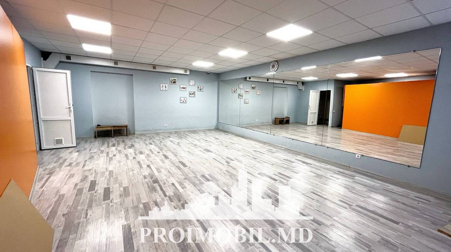 https://images.proimobil.md/8u031hZS4W9Nl9wJndVOmEhQulqO0oZgfmUpkpn5PaY/watermark:0.75:so:0:30:0.39/resize:fill:1460:816:1/gravity:ce/bG9jYWw6Ly8vZXN0YXRlL2xyLzc2MDY2YzI0LTY2MDEtNDI5MS1iOGJmLTc3MzZkNzBhNWM3ZC5qcGVn