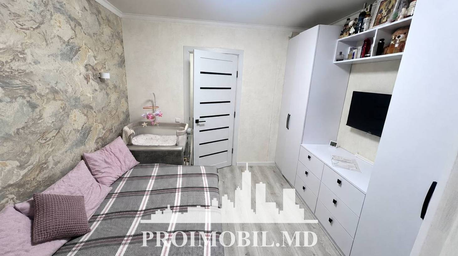 https://images.proimobil.md/8yN9PunG3Po-GvrM0p81VmU1Wg6agJvW1M6PfjxAuqk/watermark:0.75:so:0:30:0.39/resize:fill:1460:816:1/gravity:ce/bG9jYWw6Ly8vZXN0YXRlL2xyLzc3MDg4OWZhLTZiYjktNDQyMi1iOGU3LWZhNjQ2MzdlYmNhMC5qcGVn