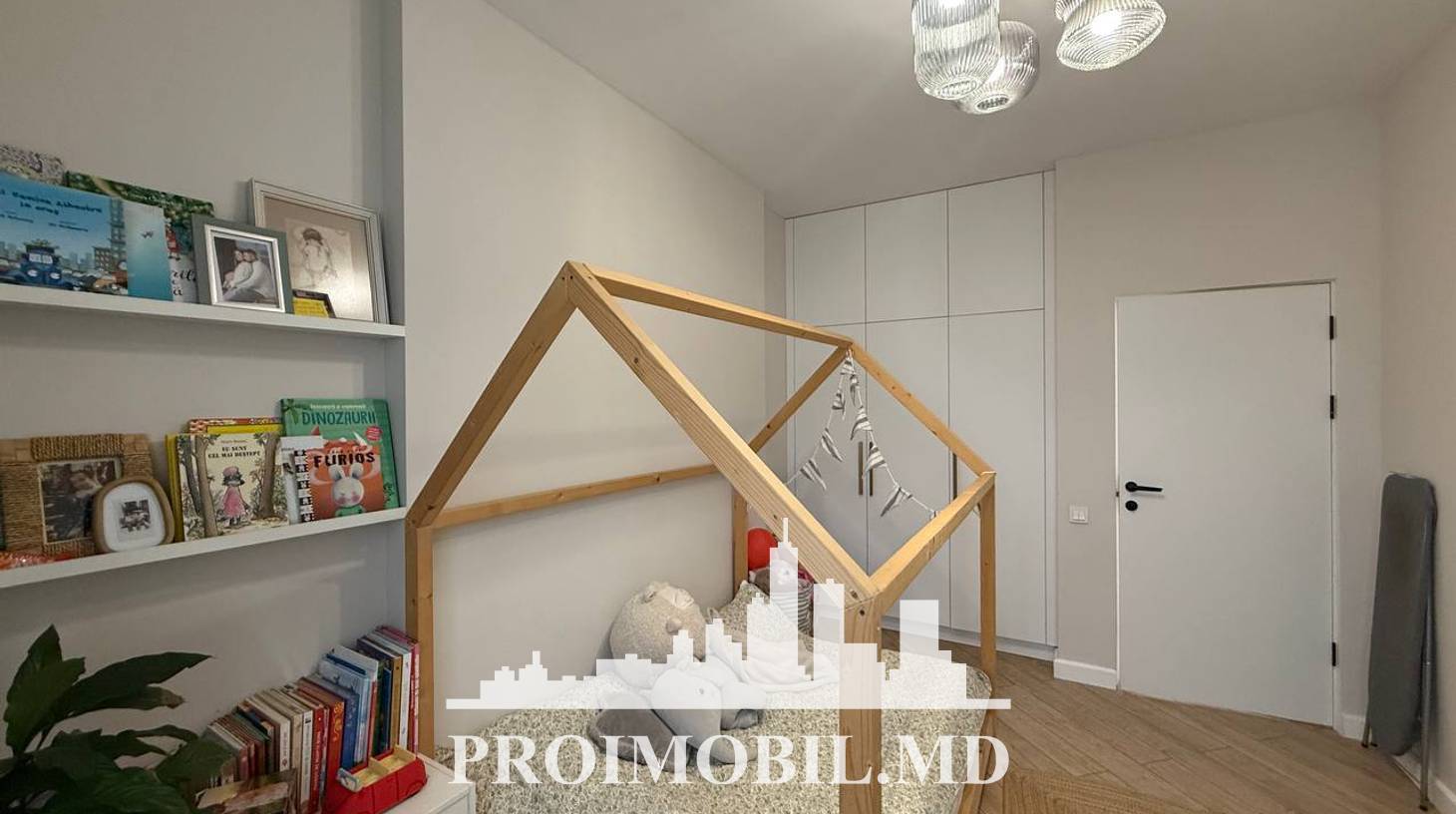 https://images.proimobil.md/9-VtrzTzGSDekNLeY8gqcQzO_-797T6aaF5EkpiGWEA/watermark:0.75:so:0:30:0.39/resize:fill:1460:816:1/gravity:ce/bG9jYWw6Ly8vZXN0YXRlL2xyLzViYmY3YjFiLTJiMGItNGQxMy04MTM5LWIzYzM3YWUxYTE1Mi5qcGVn