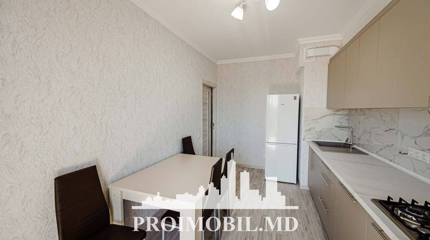 https://images.proimobil.md/9-iDEV4Y_ysIQZM05ydLPbh_1VF50c4s0S8VNH9Zqsg/watermark:0.75:so:0:30:0.39/resize:fill:1460:816:1/gravity:ce/bG9jYWw6Ly8vZXN0YXRlL2xyLzQ5ZmM4Nzg0LWQ3YmYtNGYyOC1hYmYzLTIyMDA4ZmIzY2FiYi5qcGVn