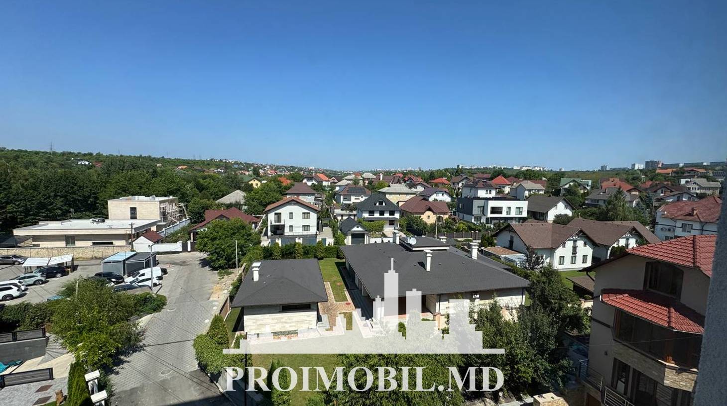 https://images.proimobil.md/90ELdXnTOb04etuUkOJhk3RQaEE-wIu60oFVGzOIQ80/watermark:0.75:so:0:30:0.39/resize:fill:1460:816:1/gravity:ce/bG9jYWw6Ly8vZXN0YXRlL2xyLzIwODkyYjAwLWQ2ZTEtNDcyNy1iZjRjLWFmMWQyMmQ0YTg1Yy5qcGVn