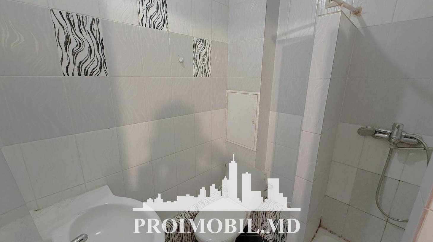 https://images.proimobil.md/91FAPgnhvaxnI5RHGQM-Z14KOHcUQ9nX1sLw7AxufO4/watermark:0.75:so:0:30:0.39/resize:fill:1460:816:1/gravity:ce/bG9jYWw6Ly8vZXN0YXRlL2xyLzRmZmY1MjY5LTc3NjEtNGFmMS1hNDk2LTIxMDgzYmI5MDA0Mi5qcGVn