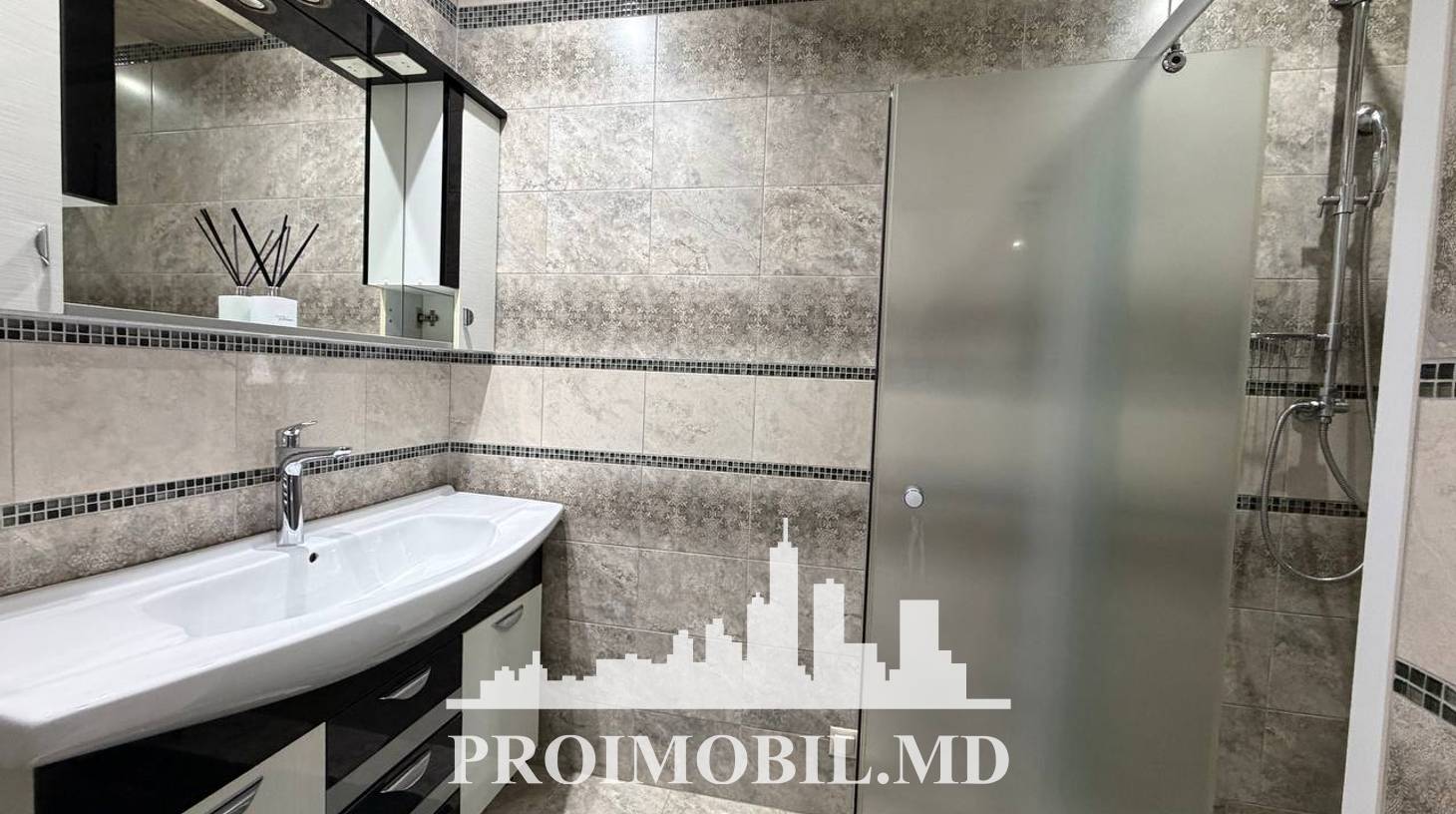 https://images.proimobil.md/91HLkFDW3c1-7PjLUjkM--C3xhPwzY9-L_jy3D5IMxk/watermark:0.75:so:0:30:0.39/resize:fill:1460:816:1/gravity:ce/bG9jYWw6Ly8vZXN0YXRlL2xyLzU5NzFhMDEwLWI1NzktNDhmNC04NDgzLTcwNmRiMThlMjczMS5qcGVn