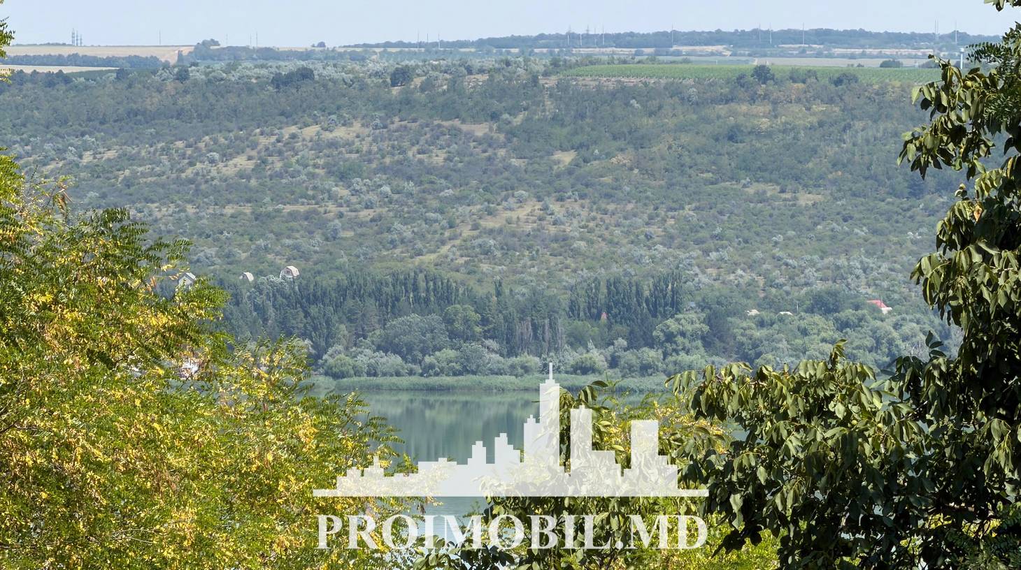 https://images.proimobil.md/924xbtjF0MLsrmynbEGgrNuAgoIe9UcbVFnof2Acf8E/watermark:0.75:so:0:30:0.39/resize:fill:1460:816:1/gravity:ce/bG9jYWw6Ly8vZXN0YXRlL2xyLzhhOTFmZDhjLTlkYmYtNGFkYi1hMGMzLTdjYTI3MmUwN2U1Ni5qcGVn