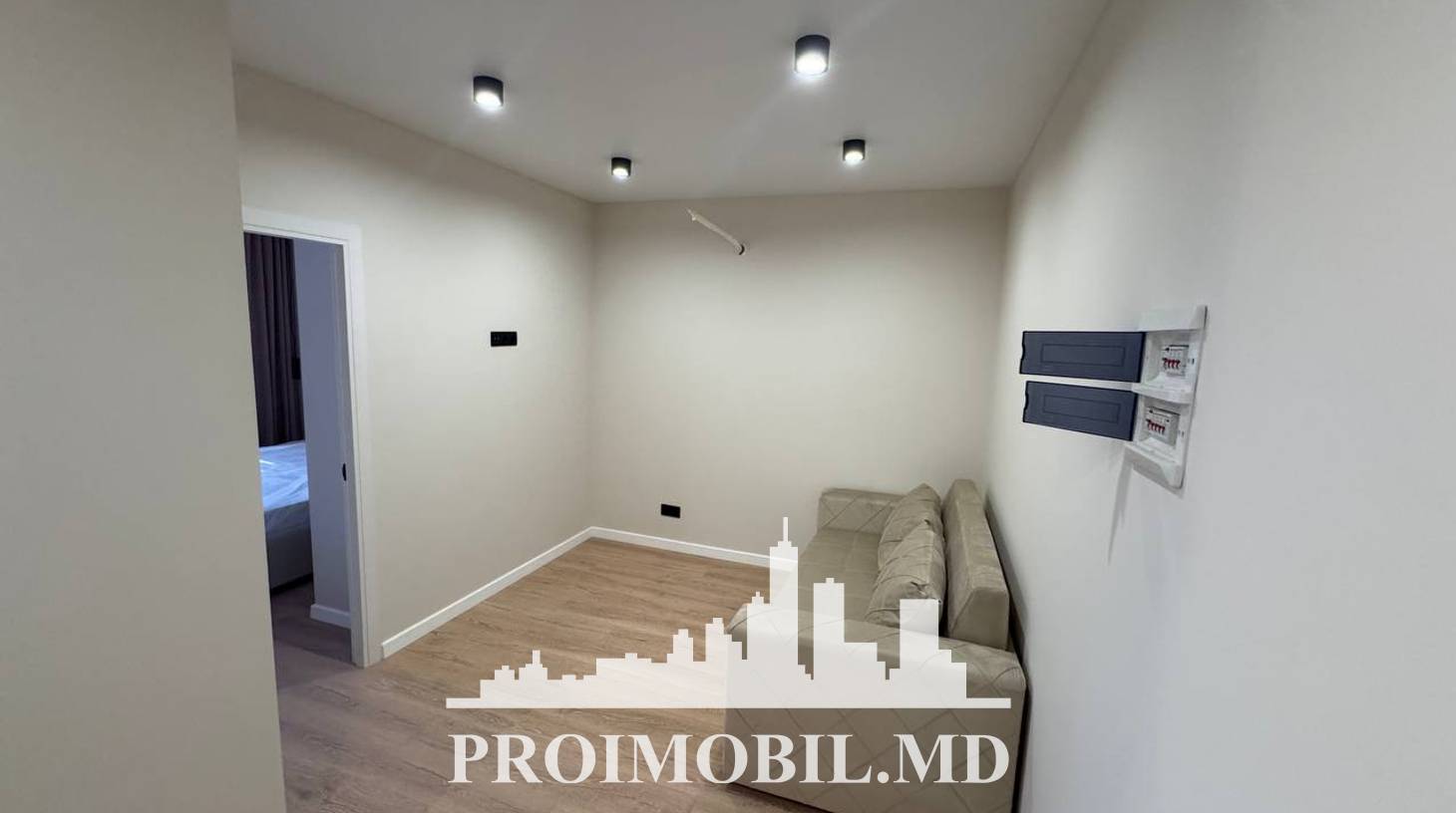 https://images.proimobil.md/93CLyNTD4Alkt91v2c-XbPMem90sZZhPEV6O4mNXOiI/watermark:0.75:so:0:30:0.39/resize:fill:1460:816:1/gravity:ce/bG9jYWw6Ly8vZXN0YXRlL2xyLzA5MmNkOGVmLTAyODItNDYzMi05MDlmLTVhMDViZWZhZjU1ZC5qcGVn