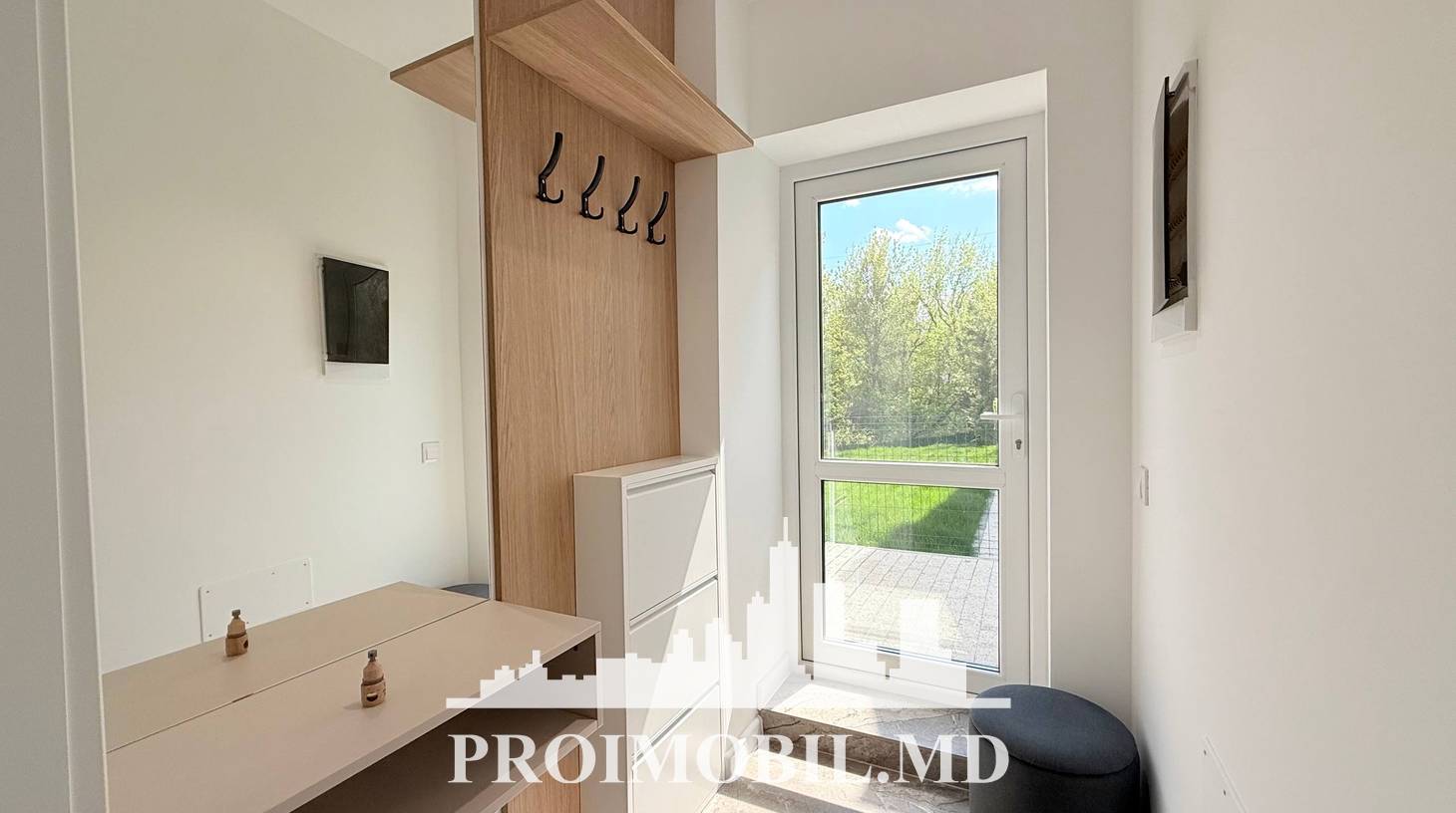 https://images.proimobil.md/95QjHru-0HRmL2fabKG7Vni4K7wb9VZnNe3Wd5ahhNw/watermark:0.75:so:0:30:0.39/resize:fill:1460:816:1/gravity:ce/bG9jYWw6Ly8vZXN0YXRlL2xyL2ZlNDliMDBiLTg1ZTEtNGE0ZC1iOGZlLTAxZTBjNjM0MjkzYy5qcGVn
