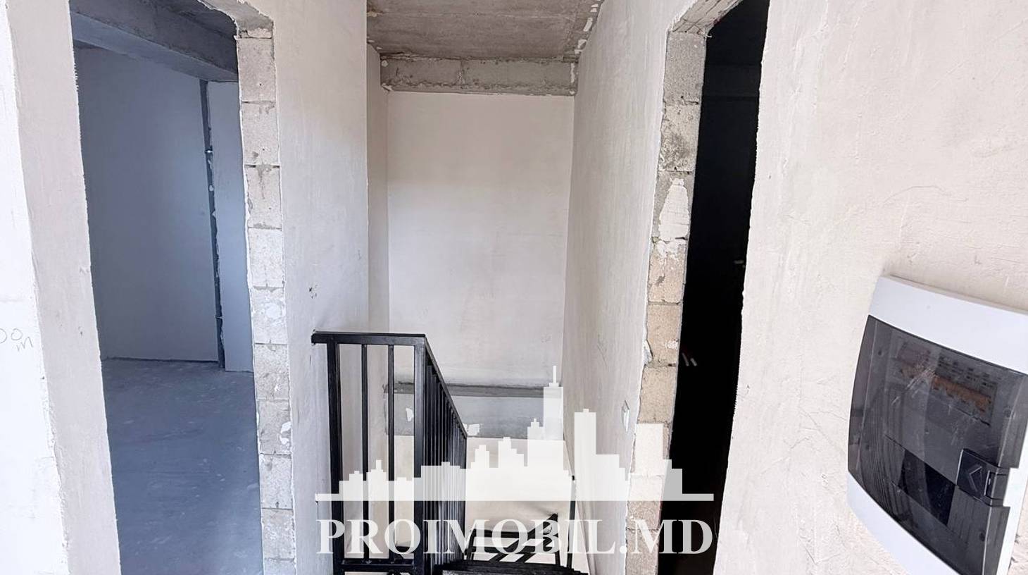 https://images.proimobil.md/983uassd3p1L6IfjNdpSo3MHXskvHbeu7eopsbNxaNU/watermark:0.75:so:0:30:0.39/resize:fill:1460:816:1/gravity:ce/bG9jYWw6Ly8vZXN0YXRlL2xyLzNkYmZkMjMwLTIzOWEtNGJkMC1iYmM2LTI1NTVlMzk2YjY2ZS5qcGVn