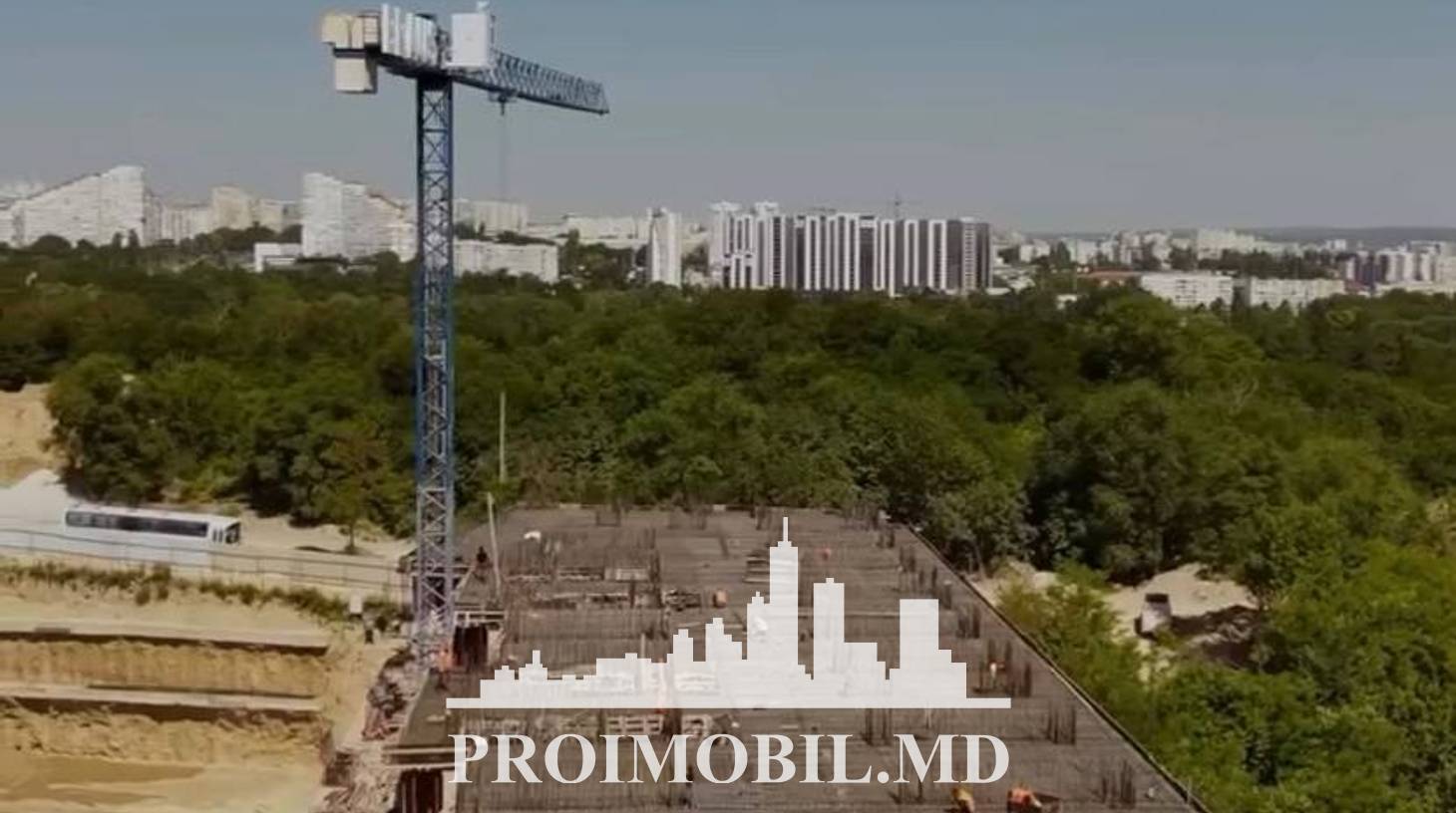 https://images.proimobil.md/99z64WKe_uuO3MW5igNH9p_uFUHL6zxh7ma3aA6ezMw/watermark:0.75:so:0:30:0.39/resize:fill:1460:816:1/gravity:ce/bG9jYWw6Ly8vZXN0YXRlL2xyLzVmZWE5NzViLTNmOWUtNDNmMS1iMWM0LTRhNTYwM2U1ODg0ZC5qcGVn