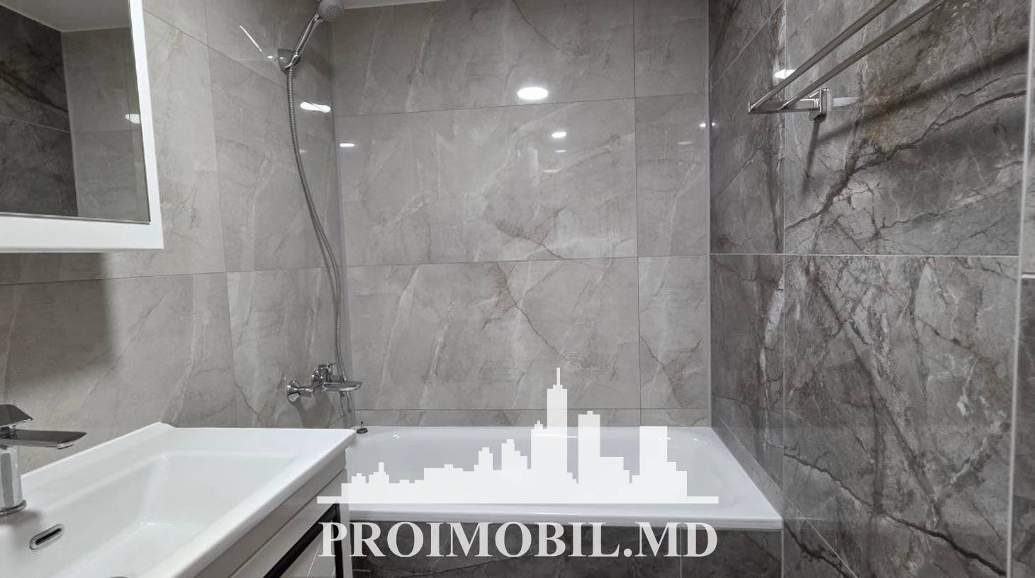 https://images.proimobil.md/9DZdPoTJ8Cmk0_icnyMhhfoNfAPuWjDRheF_VYF7GZ4/watermark:0.75:so:0:30:0.39/resize:fill:1460:816:1/gravity:ce/bG9jYWw6Ly8vZXN0YXRlL2xyLzQyYTRiN2M0LThmM2MtNDdmNS04NmUyLTA2YWFlZTg1ZmIwZC5qcGVn