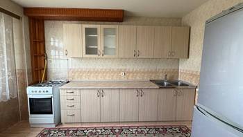 https://images.proimobil.md/9I6RlyecZwaQqrPXkbVaCxwvDJjvvIAO3NFEStqA9uE/resize:fill:350:198:1/gravity:ce/bG9jYWw6Ly8vZXN0YXRlL2xyLzBlNWE4MzM1LTVjZTEtNDZkYy05YmQ2LTM5MjU5MTgxZTk5ZS5qcGVn
