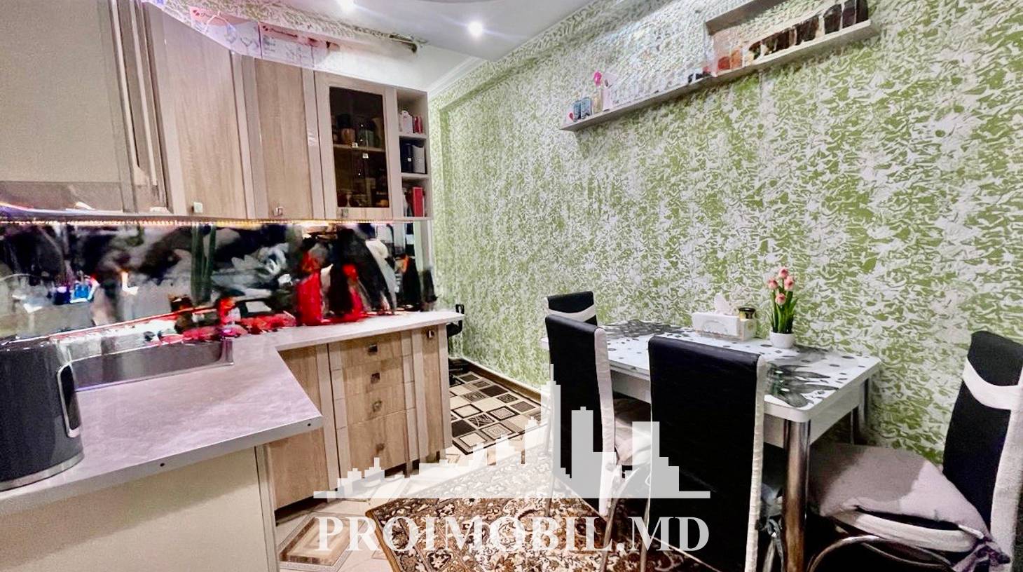 https://images.proimobil.md/9IfqnbeiKm9b9oSCHDNi_7xsX_Bb15fTKIaBYfVI_oo/watermark:0.75:so:0:30:0.39/resize:fill:1460:816:1/gravity:ce/bG9jYWw6Ly8vZXN0YXRlL2xyLzM5NmU3NDFjLTcxOWItNDY5My05MzhiLTc1Y2M4ZDlhNDhiMy5qcGVn
