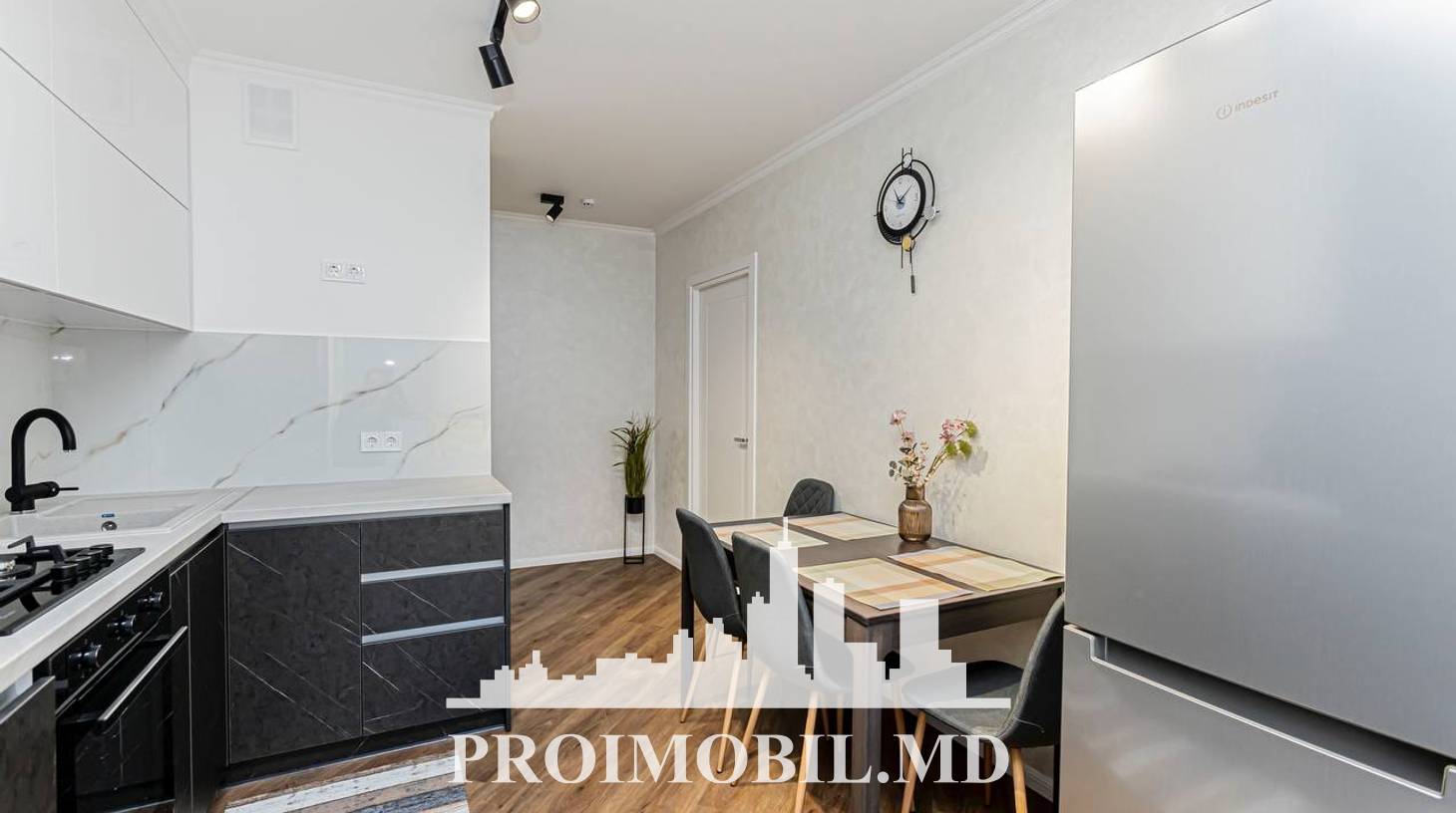 https://images.proimobil.md/9Khg7BeyXea8-zGd0m9NSrXN6gPRLHmP3Nr2b92N2oQ/watermark:0.75:so:0:30:0.39/resize:fill:1460:816:1/gravity:ce/bG9jYWw6Ly8vZXN0YXRlL2xyLzE0YWFmNzRjLTY5OTQtNGZhYS05YmI0LTYzM2EwZTgzNjAyZS5qcGVn