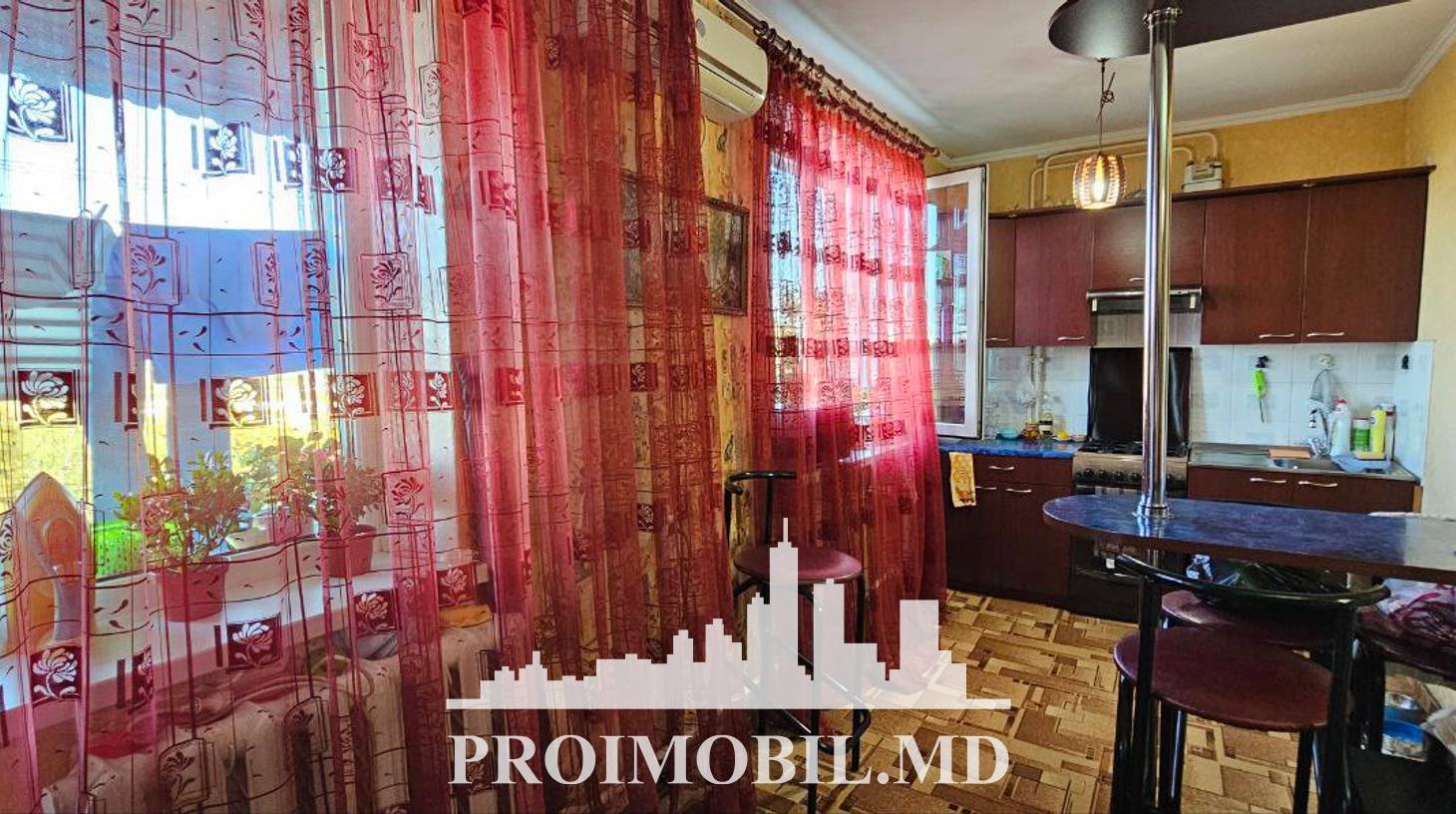 https://images.proimobil.md/9LTkDo95GFn1J7x6voovpcef0OjmC98BZD8PiYp3w0s/watermark:0.75:so:0:30:0.39/resize:fill:1460:816:1/gravity:ce/bG9jYWw6Ly8vZXN0YXRlL2xyLzZmY2JmOTY0LWFlMDAtNDQ3NS1iNGUwLTI0MzdmMzVkMWM4My5qcGVn
