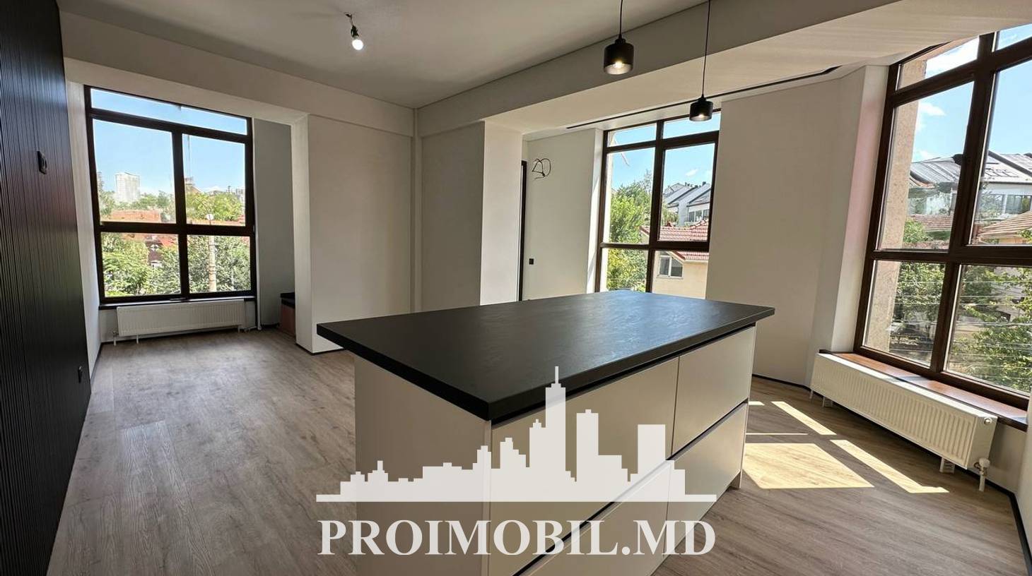https://images.proimobil.md/9NQsGVNb9OQHt6hUFnrjt9cwZ8SVgahtFAy3pS4h6zM/watermark:0.75:so:0:30:0.39/resize:fill:1460:816:1/gravity:ce/bG9jYWw6Ly8vZXN0YXRlL2xyLzZkNmE4NmE4LTNmYjQtNGQxZi05NTVmLTE3ZjdhZjBhNGI5Zi5qcGVn