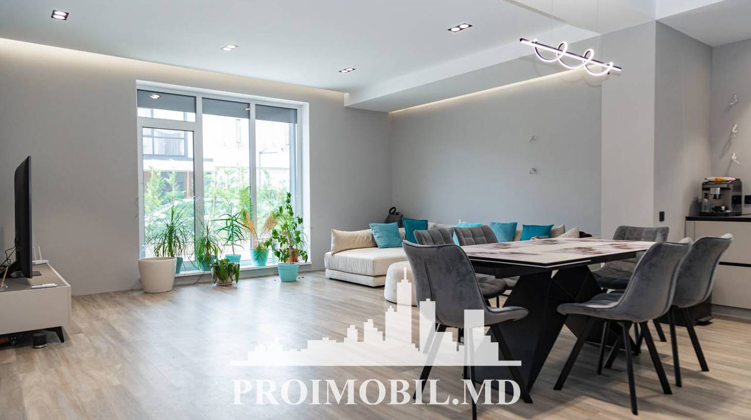 https://images.proimobil.md/9QJEhQGsIvjmKZ_TtIupV3KBR1yrvcAyq2C3zo4z2u4/watermark:0.75:so:0:30:0.39/resize:fill:1460:816:1/gravity:ce/bG9jYWw6Ly8vZXN0YXRlL2xyLzU0ZWUzYWEwLTgwZDQtNGUwZC1iNTcxLTQ5MGZjMGJlYjU1ZS5qcGVn
