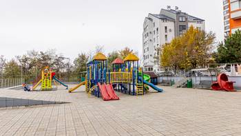 https://images.proimobil.md/9RC5H1qnSwun0mzK4Z1scTyynGL-57nFeveWa1BHpps/resize:fill:350:198:1/gravity:ce/bG9jYWw6Ly8vZXN0YXRlL2xyL2FiOGY3ZmQ3LTNhMzUtNGU2Mi05N2JlLTEyOTY1Njk1MTczNy5qcGVn