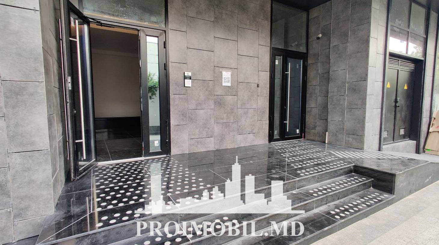 https://images.proimobil.md/9RpgyI0k7tQOAe8VN_QnjUy8jdNLPZr64Ziu23rE8yM/watermark:0.75:so:0:30:0.39/resize:fill:1460:816:1/gravity:ce/bG9jYWw6Ly8vZXN0YXRlL2xyLzE4ZTM5NDIxLTRiZmEtNDdkZC1iZjVjLWRhOTk0YzQzMGM2YS5qcGVn