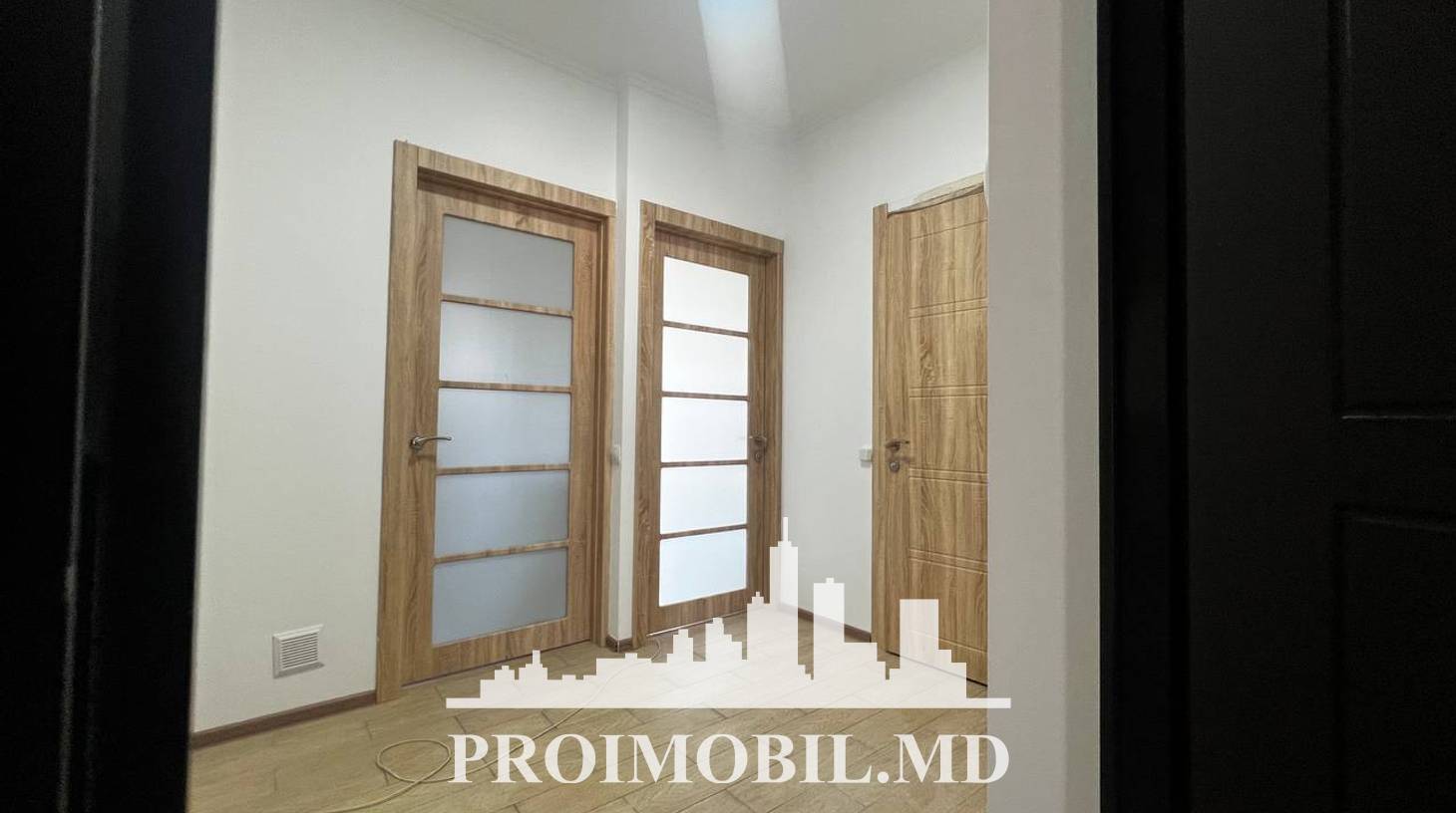 https://images.proimobil.md/9SF8G1wqHj3x52joN40ZV9VjG2JKVkIExzZPbCXaqr4/watermark:0.75:so:0:30:0.39/resize:fill:1460:816:1/gravity:ce/bG9jYWw6Ly8vZXN0YXRlL2xyLzgzNTU3ZmNkLTRiNjctNGI3ZC1hNGZhLTY1ZGFlOTkzODQxOC5qcGVn