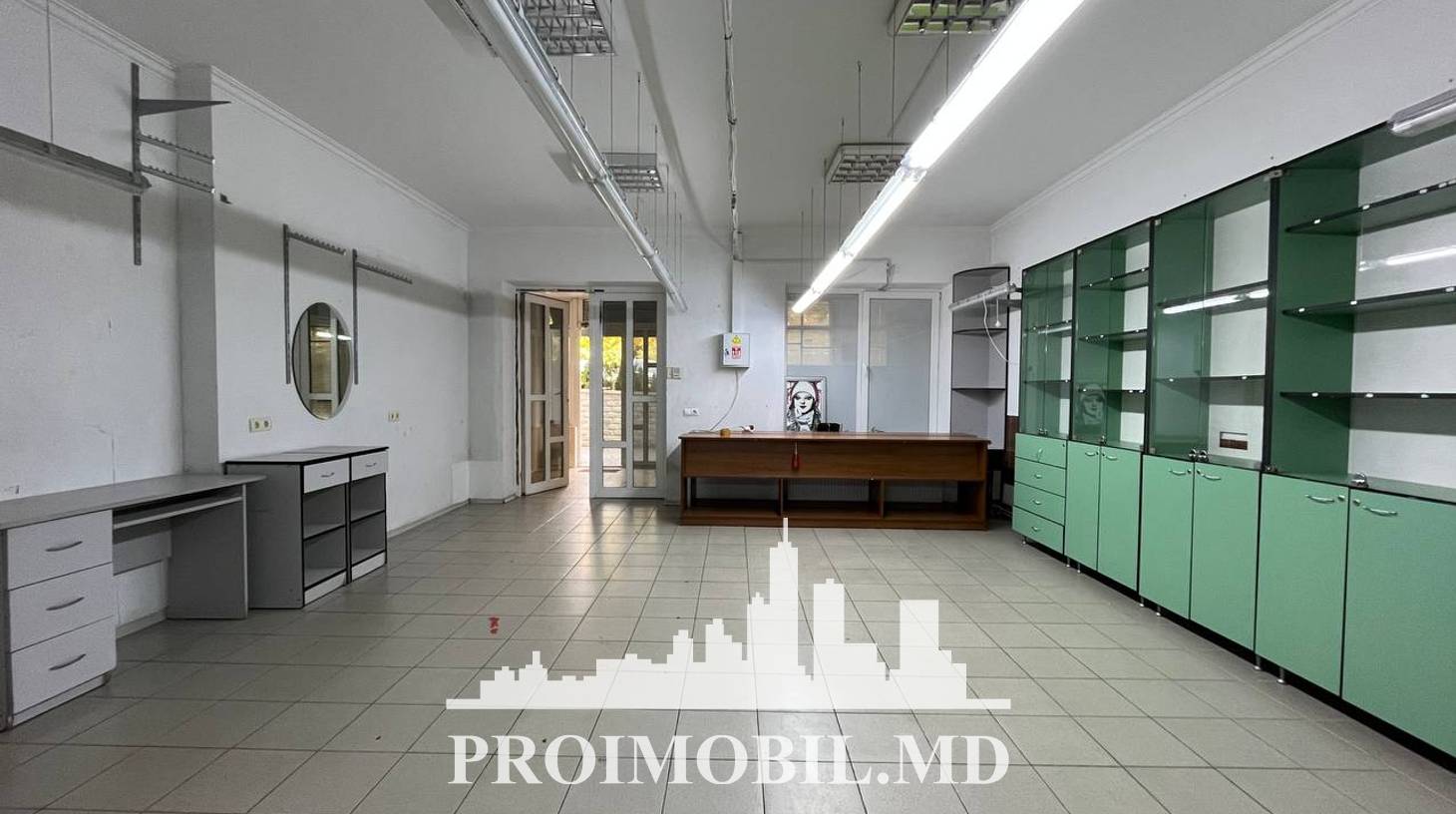 https://images.proimobil.md/9UewDd-Blf96IzMCxhrjbuZ791l2KNzCq3yIobj2_vM/watermark:0.75:so:0:30:0.39/resize:fill:1460:816:1/gravity:ce/bG9jYWw6Ly8vZXN0YXRlL2xyLzNhOGE1MmU2LTc0MWQtNDFkMC05M2YwLTU1YWFlZTFkMDMxNS5qcGVn