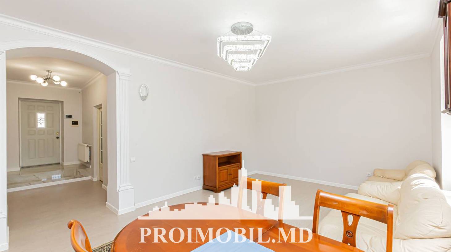 https://images.proimobil.md/9Xd6y-0MsQGCwsvp7023s6Pe42O_AXTNK4d0TVFKBs4/watermark:0.75:so:0:30:0.39/resize:fill:1460:816:1/gravity:ce/bG9jYWw6Ly8vZXN0YXRlL2xyLzUzZjk2MTU4LWVkMTItNDc3My04MDc2LWRlYjVmZTc3ODdlMS5qcGVn