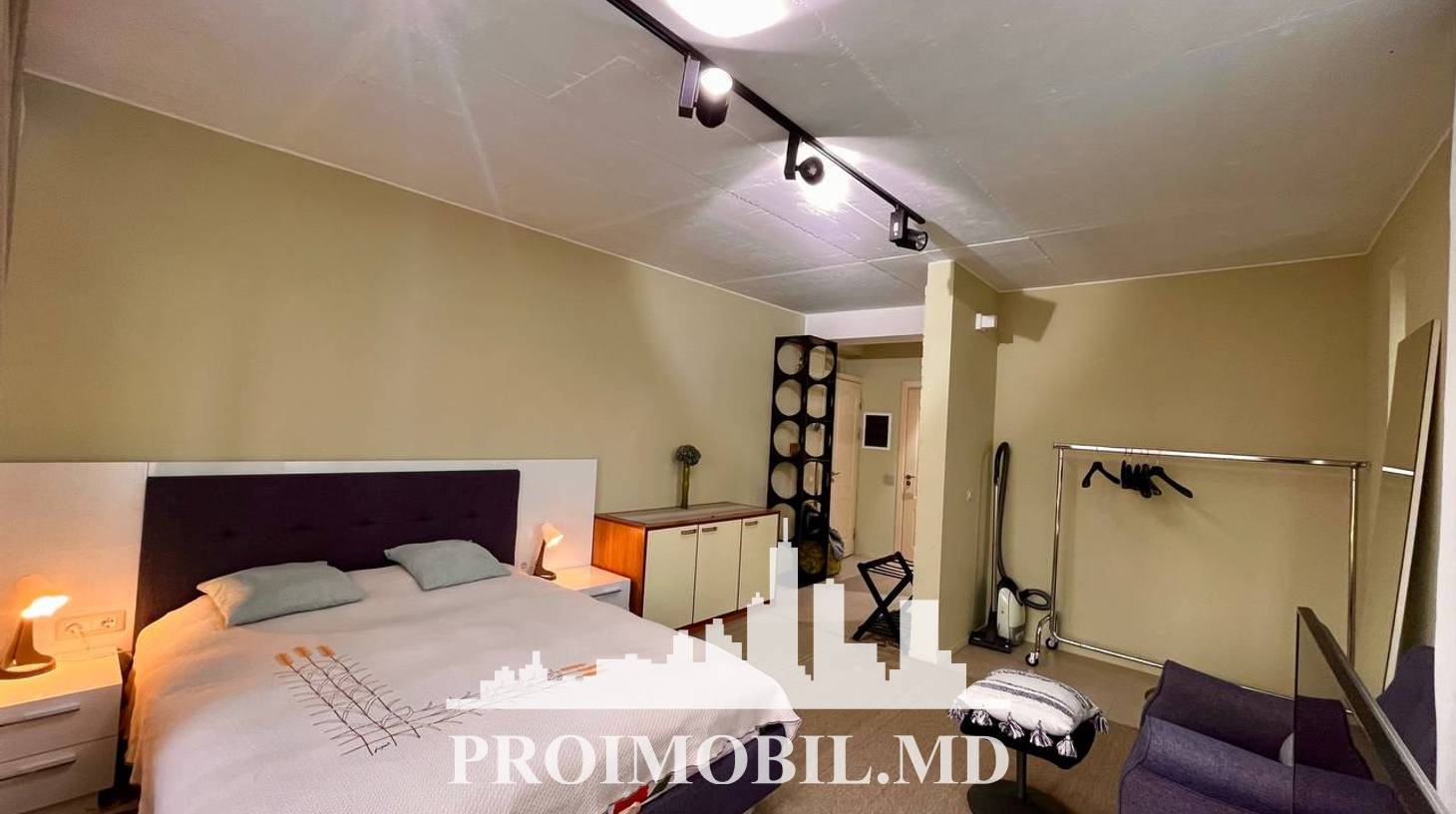 https://images.proimobil.md/9Y0m4sa6ReBw_FMREuR0q7lMUZYXRUA9mF_gE6zMmkU/watermark:0.75:so:0:30:0.39/resize:fill:1460:816:1/gravity:ce/bG9jYWw6Ly8vZXN0YXRlL2xyL2JjZTQ5MTBkLWRhM2EtNDVjNS04MjFmLTVlMTAwOWM3MWExMC5qcGVn