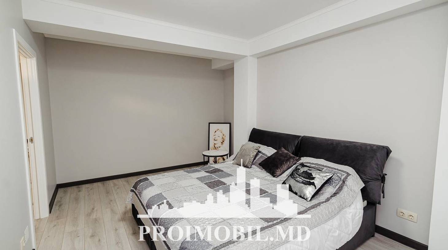 https://images.proimobil.md/9ZvsH28EQasLME6FO0FZDnpO3bVT8nT5yo8cEYUOxz0/watermark:0.75:so:0:30:0.39/resize:fill:1460:816:1/gravity:ce/bG9jYWw6Ly8vZXN0YXRlL2xyL2NhMTAzZGQ3LTYzZmItNDMzMS1hZTQzLTZmZDUzNTJiZjczNC5qcGVn