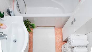 https://images.proimobil.md/9aSv76uxP2HsHutbAG-qz2hfBL6PbMxIiWMm74eP6oQ/resize:fill:350:198:1/gravity:ce/bG9jYWw6Ly8vZXN0YXRlL2xyL2MyNzQzYjkzLTM5NDMtNDAyNC1iNWVhLTZmOGQ5MDE0Y2RhYi5qcGVn