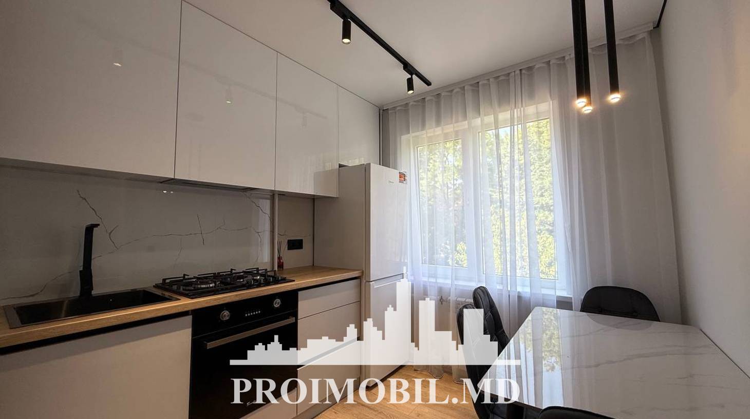 https://images.proimobil.md/9dGi2Y63XlC3dSHEFpvulICbB3FD6qVsj6T2Uu2ABjs/watermark:0.75:so:0:30:0.39/resize:fill:1460:816:1/gravity:ce/bG9jYWw6Ly8vZXN0YXRlL2xyLzdjNTViZThkLTFmMWUtNGJlOS05NjM0LWQxMjFlNDVlODMxNC5qcGVn