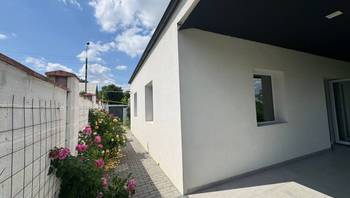 https://images.proimobil.md/9fauFRjk9AXw_YTi_EQ5u9v0CP9IGAJjsg8FSrNrCVY/resize:fill:350:198:1/gravity:ce/bG9jYWw6Ly8vZXN0YXRlL2xyLzVlZmE2ZjJjLTU0NjAtNGZlNy05NDNhLTBkMmRiMTA4YzU4OS5qcGVn