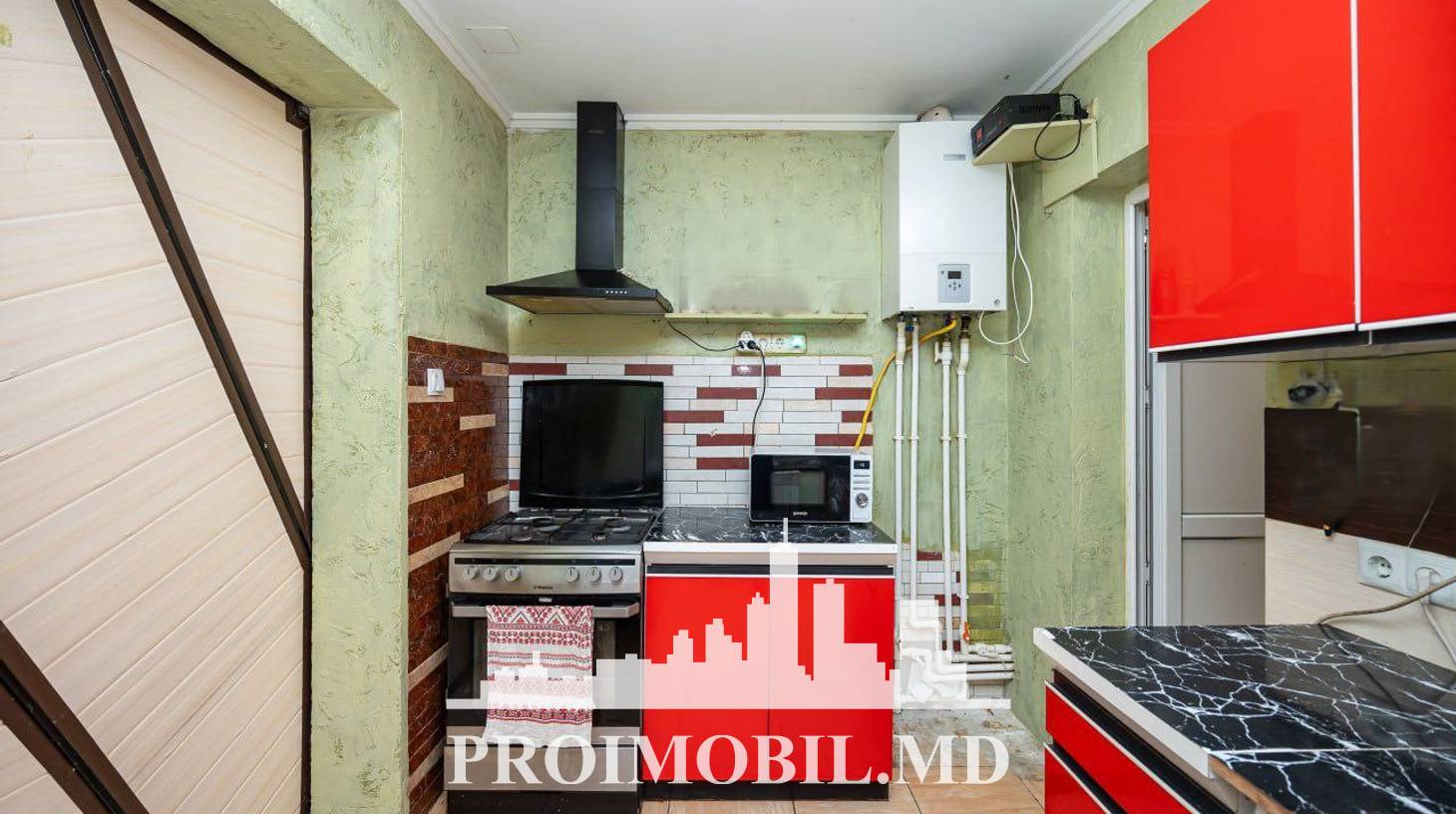 https://images.proimobil.md/9jHlSsU6cbuhRaFEdMJmBxfJUMvRdVwZLcyxQ3UoD1k/watermark:0.75:so:0:30:0.39/resize:fill:1460:816:1/gravity:ce/bG9jYWw6Ly8vZXN0YXRlL2xyLzRiY2YyMzQ3LThkZjEtNGMwMC1hMzUxLTNmMTlhMzFmZTRkOS5qcGVn