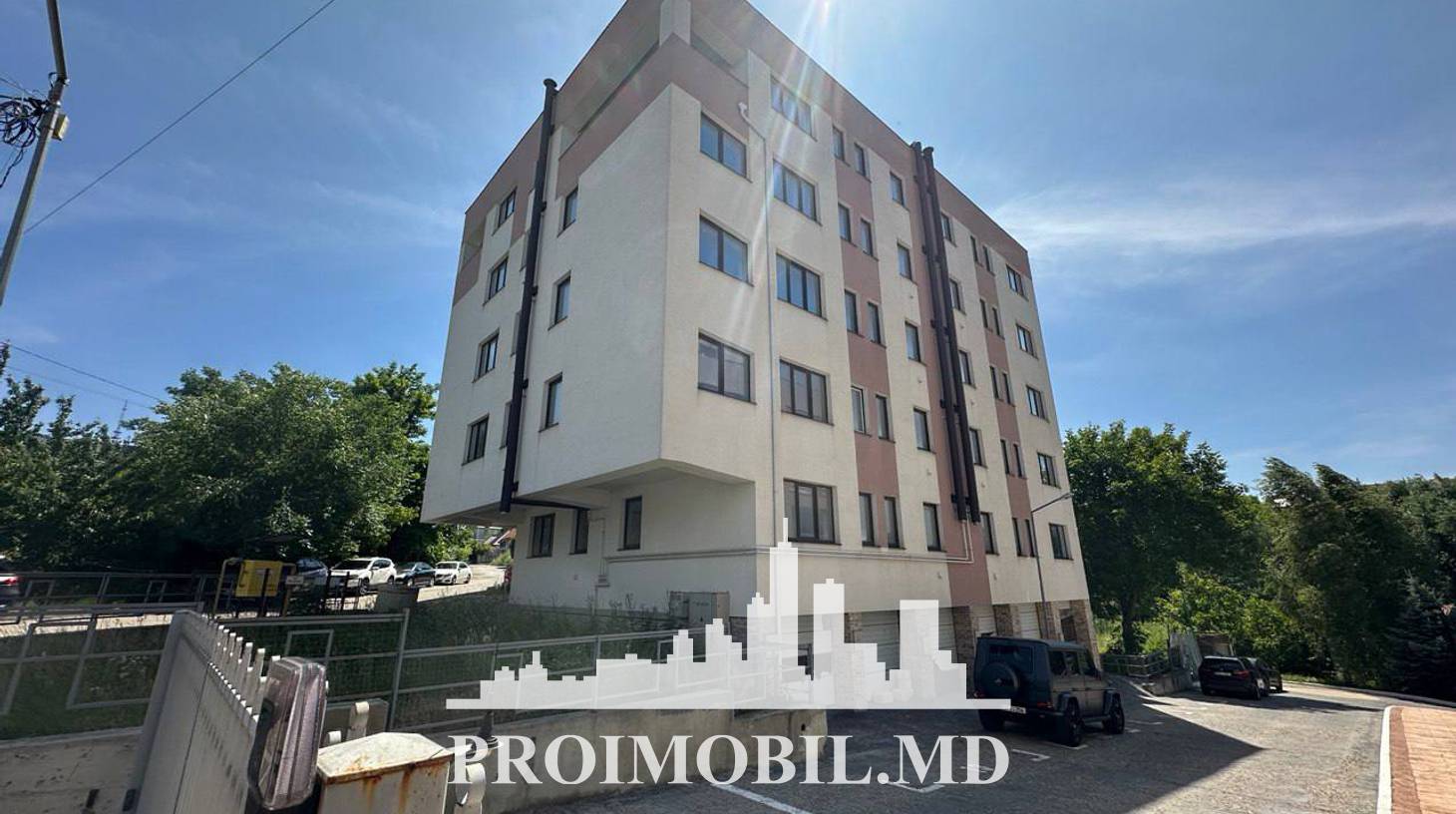 https://images.proimobil.md/9jxMYxqxVUQ-8uVpDRH6Sov9CKUljxEvSLRN6G7JIMk/watermark:0.75:so:0:30:0.39/resize:fill:1460:816:1/gravity:ce/bG9jYWw6Ly8vZXN0YXRlL2xyLzMwNThjZGI4LWRiZTgtNDNiNi1iNjNiLTFmNzQ4MzkwMzgwNi5qcGVn