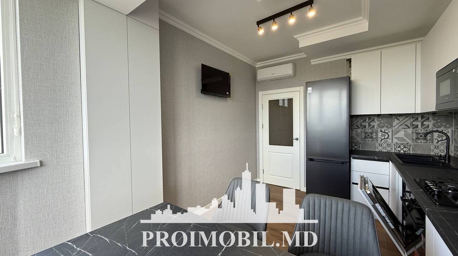 https://images.proimobil.md/9ko5X03iTLsO3VNPjlz7iTkX__iR-VFzJhhJXbSZ-6E/watermark:0.75:so:0:30:0.39/resize:fill:1460:816:1/gravity:ce/bG9jYWw6Ly8vZXN0YXRlL2xyLzNlYjY5MTM2LTZmNTAtNDgzMS04MjA1LWJmYWI4MjIxYTg0Ni5qcGVn