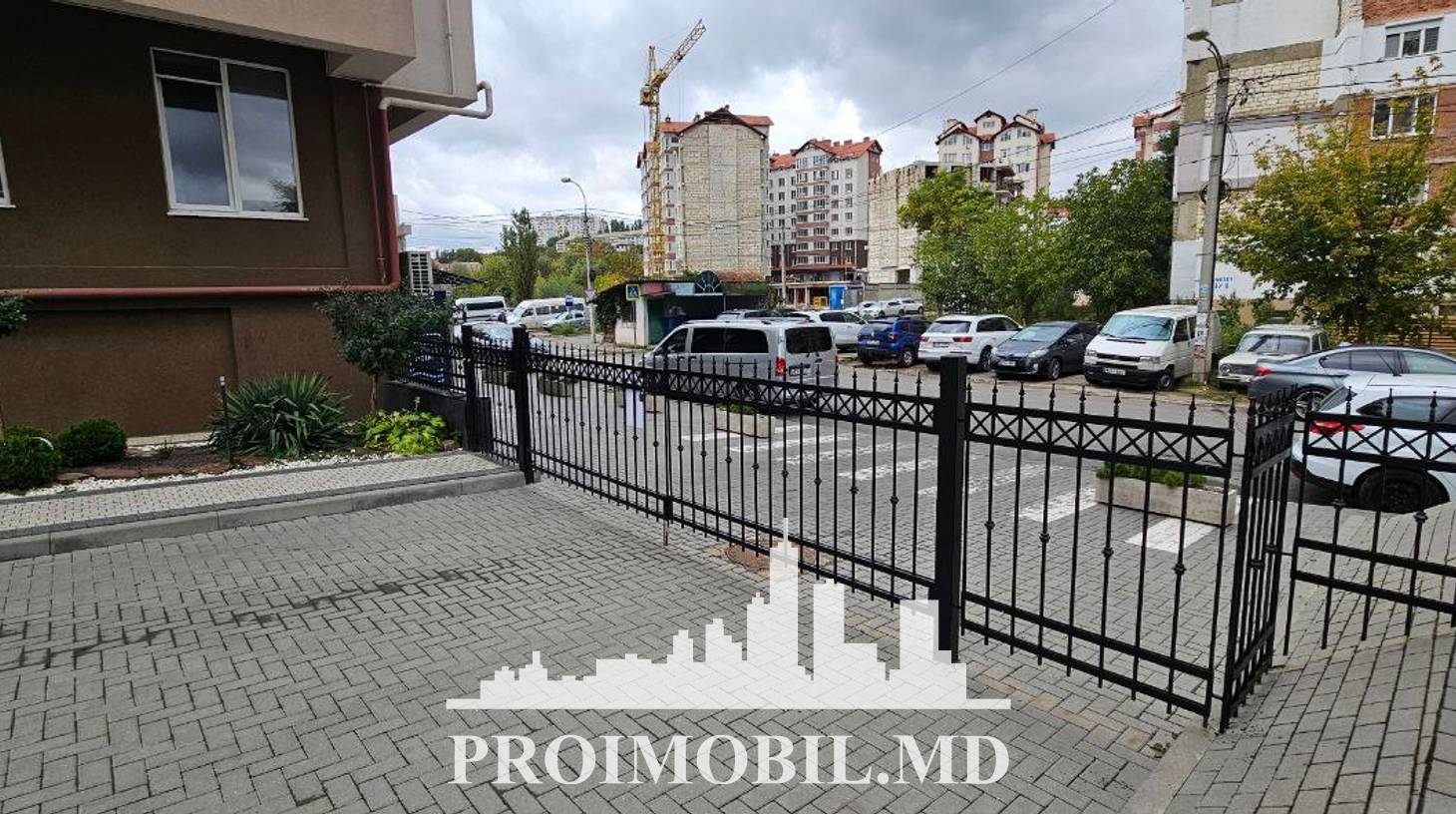 https://images.proimobil.md/9qvEzdNxKevj7vKTk5mceY25IfmgiJomFPVpFp7q2Rs/watermark:0.75:so:0:30:0.39/resize:fill:1460:816:1/gravity:ce/bG9jYWw6Ly8vZXN0YXRlL2xyLzYzNmI3NDNjLWY5NjYtNDBkNi04OWY3LWYxNGJkN2IwNzExYy5qcGVn