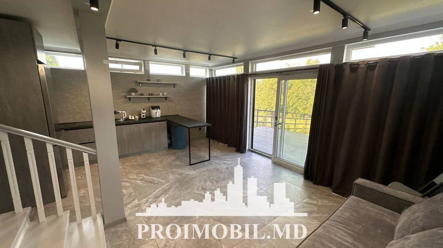 https://images.proimobil.md/9rOu9pR2E3f1k5zryfo7B2wugEajVtWUEhOw8OuEW3U/watermark:0.75:so:0:30:0.39/resize:fill:1460:816:1/gravity:ce/bG9jYWw6Ly8vZXN0YXRlL2xyL2NjNDg3NTI5LTQwZTQtNGU3OC1iZWM2LTlmOTg3MjQ1ZjYwZS5qcGVn