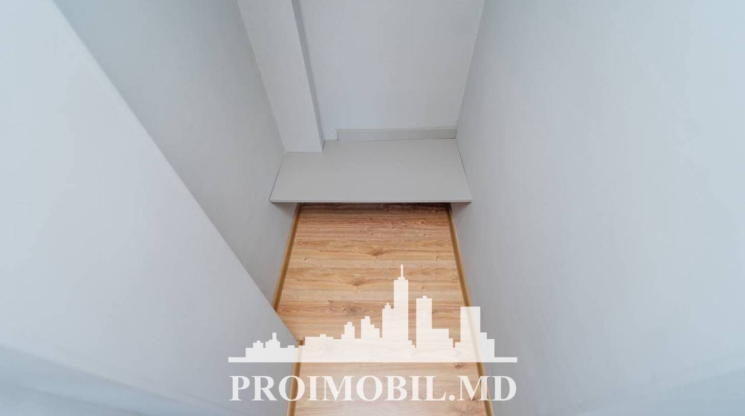 https://images.proimobil.md/9sAndqFBePyXz4s5n-DTNiA-4T9zVYSCUikGnTqN2us/watermark:0.75:so:0:30:0.39/resize:fill:1460:816:1/gravity:ce/bG9jYWw6Ly8vZXN0YXRlL2xyL2Q0MDhiYjY5LWFlYzEtNDIwMS04Y2M4LTc5OTM0OWM5OTE2My5qcGVn