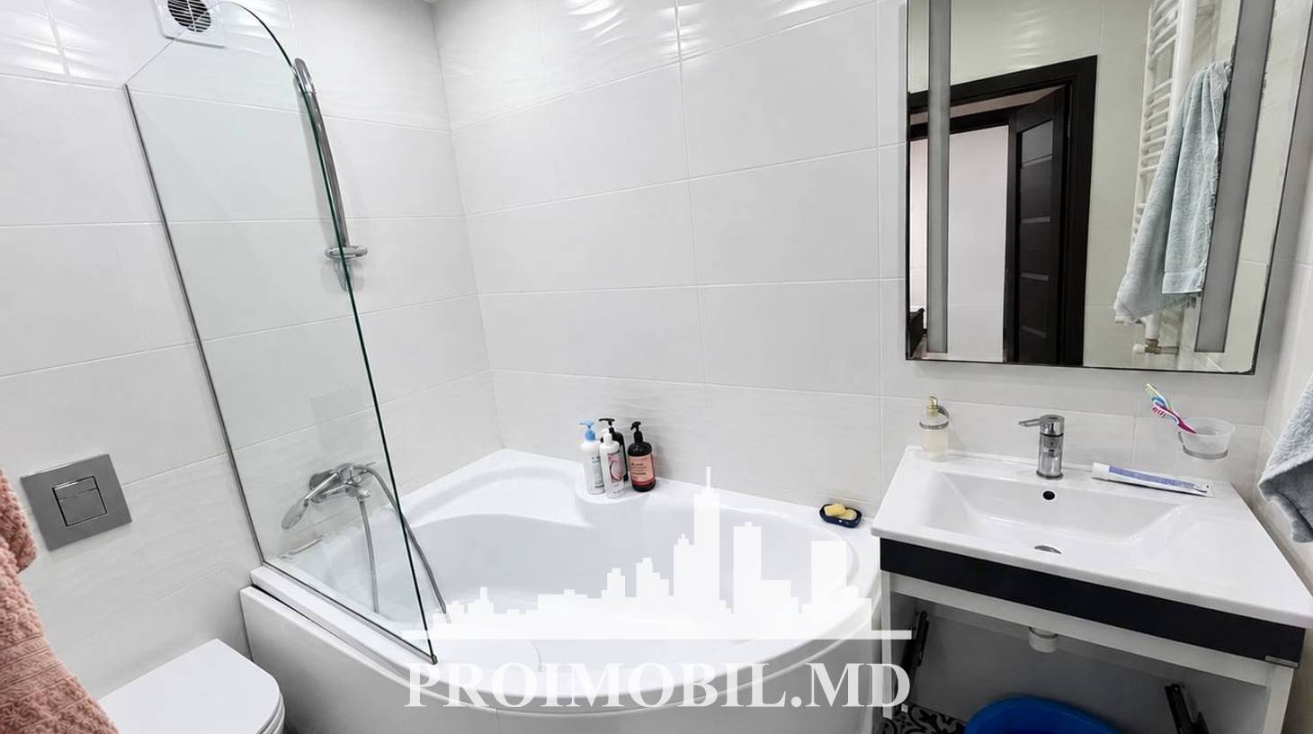 https://images.proimobil.md/9zlZZd6tHT7IscahuuxI1m26f4b8m1P873kFJXhA89E/watermark:0.75:so:0:30:0.39/resize:fill:1460:816:1/gravity:ce/bG9jYWw6Ly8vZXN0YXRlL2xyLzI1MWVhY2Y1LTkzZDUtNDJmYi04MWU2LTVmNTE4ODJkYTAzMi5qcGVn