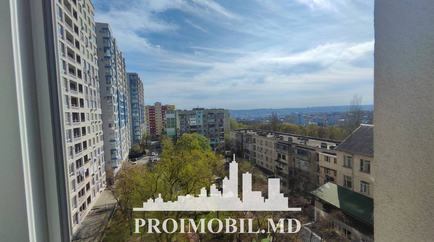 https://images.proimobil.md/A059gdFOCbIW0feIV7UjlD5TGjzTK3-OsMoAJ7WpuL4/watermark:0.75:so:0:30:0.39/resize:fill:1460:816:1/gravity:ce/bG9jYWw6Ly8vZXN0YXRlL2xyLzdjNjRjYTY5LWFjZjQtNGJmYS05ZjQ1LTcxNGM5ZWVlMzEwZi5qcGVn