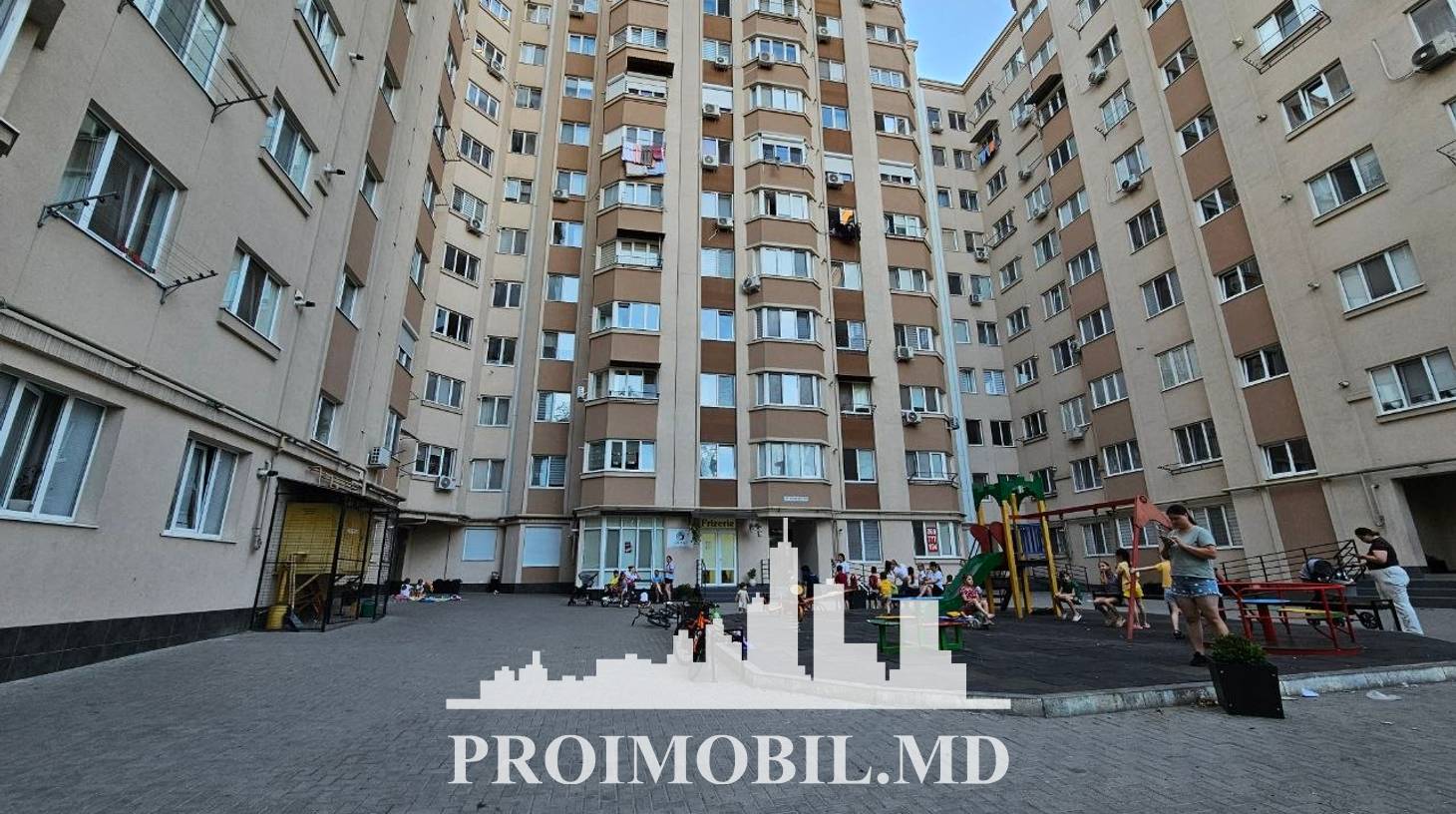 https://images.proimobil.md/A0WVjuq22mb3PA7lMfjDLGnAFJt7zpciuk77NZSlP50/watermark:0.75:so:0:30:0.39/resize:fill:1460:816:1/gravity:ce/bG9jYWw6Ly8vZXN0YXRlL2xyLzdlYWRhMjNlLTMxN2ItNDdlYi05ZjYwLTRiYjJjZDc4ZWEyYi5qcGVn