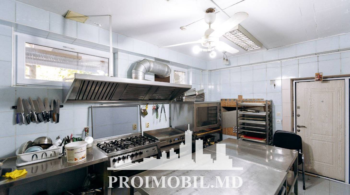 https://images.proimobil.md/A5MVNlPkustAl8zlUmq6CMzvV6grjw1X4-MpFuwDd_E/watermark:0.75:so:0:30:0.39/resize:fill:1460:816:1/gravity:ce/bG9jYWw6Ly8vZXN0YXRlL2xyLzFiM2E0NzI2LWY3OTctNDJmMi1iN2NiLWVmN2U5ZWU5MjIxNi5qcGVn