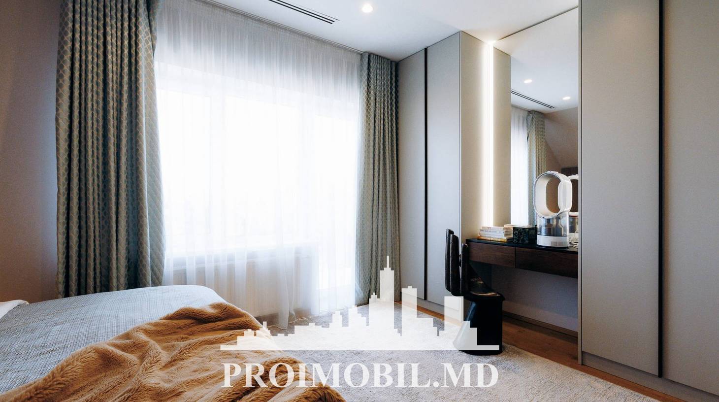 https://images.proimobil.md/A5lRG2w37JbaV3fZxgi0DM9gzj5JuH85VASZViOg_us/watermark:0.75:so:0:30:0.39/resize:fill:1460:816:1/gravity:ce/bG9jYWw6Ly8vZXN0YXRlL2xyLzUzZjUxZjY3LWJkZWEtNDg0MS05Y2NmLWY1Yjc5YjYwMmU5Yi5qcGVn