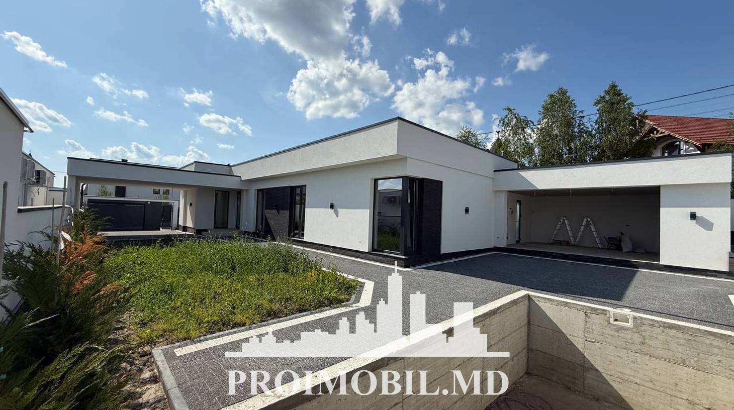https://images.proimobil.md/A9t_KZ6VxKkVxHVLj2qqHhuHJx05vroYV1otPkf5Gpk/watermark:0.75:so:0:30:0.39/resize:fill:1460:816:1/gravity:ce/bG9jYWw6Ly8vZXN0YXRlL2xyLzg2ZTU1ODJkLWRjNTgtNGZjMS04MGMyLTQyYjkwNWJkNWRiNi5qcGVn