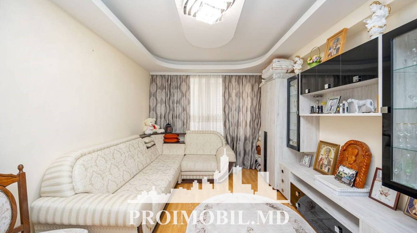 https://images.proimobil.md/ACYa6wdAqv5nAh7EVtQo8cgshl6RGMvXv63DmdImZ4o/watermark:0.75:so:0:30:0.39/resize:fill:1460:816:1/gravity:ce/bG9jYWw6Ly8vZXN0YXRlL2xyLzljOWJkZDEzLTlhYTUtNDYwNy1hNTBjLTQyZDFmNWYyYjk1Zi5qcGVn