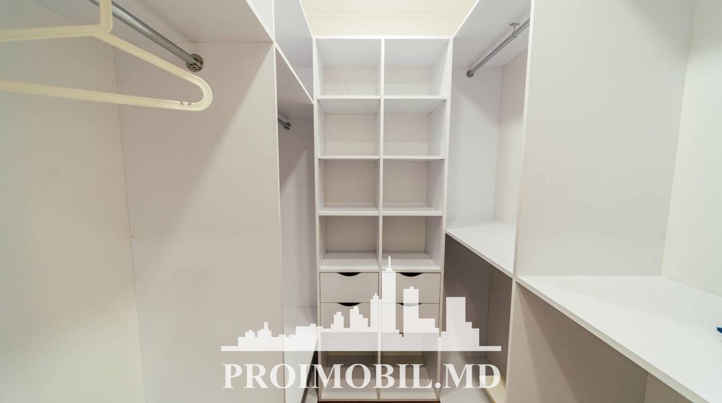 https://images.proimobil.md/ADd4Gp4rgq_suP3QsI0RUv5pQ2eBGTrP8udtg_mqAbQ/watermark:0.75:so:0:30:0.39/resize:fill:1460:816:1/gravity:ce/bG9jYWw6Ly8vZXN0YXRlL2xyLzQzNDQxMjRhLTc3ZDMtNDVmZC1iOGM3LTM4ODI3NmFiYTE4Yi5qcGVn
