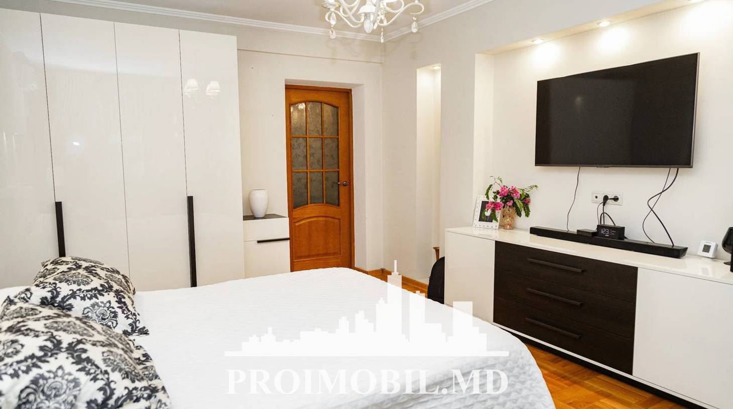 https://images.proimobil.md/AE6t2dZlZtuHoCPqosfDX8tbxWv8xTMr4VP007zJe_A/watermark:0.75:so:0:30:0.39/resize:fill:1460:816:1/gravity:ce/bG9jYWw6Ly8vZXN0YXRlL2xyLzEyZWYwOWU5LWJjZmItNDMyZS05ZDM0LTM4OWQzM2I2MzdjMy5qcGVn