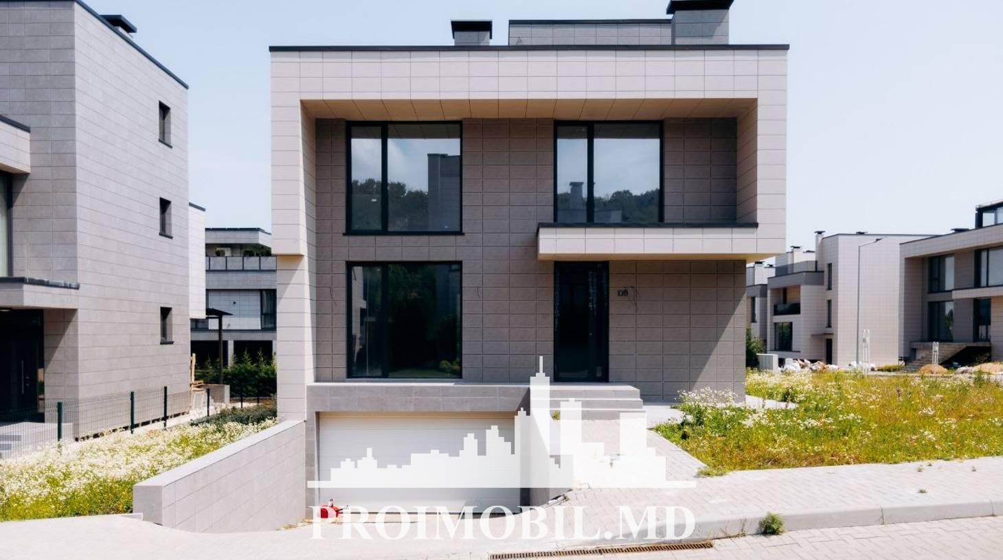 https://images.proimobil.md/AGDYTx0EJALQJUI7xuIgQElmAEL6nKlNBXDFMETZHKg/watermark:0.75:so:0:30:0.39/resize:fill:1460:816:1/gravity:ce/bG9jYWw6Ly8vZXN0YXRlL2xyL2EwMmU3YTgyLTkyYWItNGIzOC05Yjc2LTkyMjYzN2QwMGMyMS5qcGVn