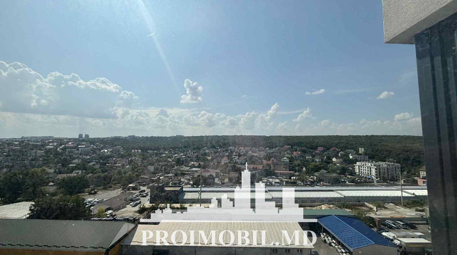 https://images.proimobil.md/AHS6zWNVa0AU2Rj8p6llaoDtM0-n2V10lpSA6xButWs/watermark:0.75:so:0:30:0.39/resize:fill:1460:816:1/gravity:ce/bG9jYWw6Ly8vZXN0YXRlL2xyLzQyMmNlODYxLWIyNjgtNGE3NC1hZGI3LTZlY2FmNzhiNDI5OS5qcGVn