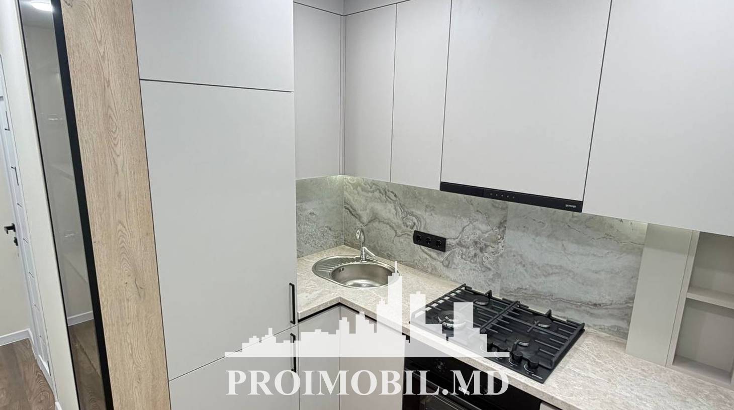 https://images.proimobil.md/AIP-Bf_a5wZTSmLubBXDo4-nK7lcuRXaCPvVAwYvO70/watermark:0.75:so:0:30:0.39/resize:fill:1460:816:1/gravity:ce/bG9jYWw6Ly8vZXN0YXRlL2xyLzZlZTZiYjhiLWIzNjgtNDUyYy05MGNhLWIwNzE5YzFlZjA0ZS5qcGVn