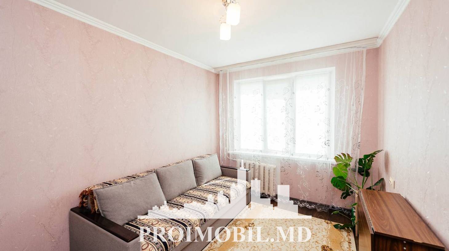 https://images.proimobil.md/AJu0lFkVQQJFK5JhyEAQqY6ClwzjkRSOk9j6MJnz824/watermark:0.75:so:0:30:0.39/resize:fill:1460:816:1/gravity:ce/bG9jYWw6Ly8vZXN0YXRlL2xyLzM5ZWNjZTk2LWYwMDctNDhlZS05MzQwLTY0MTZmYmE4YTllNS5qcGVn