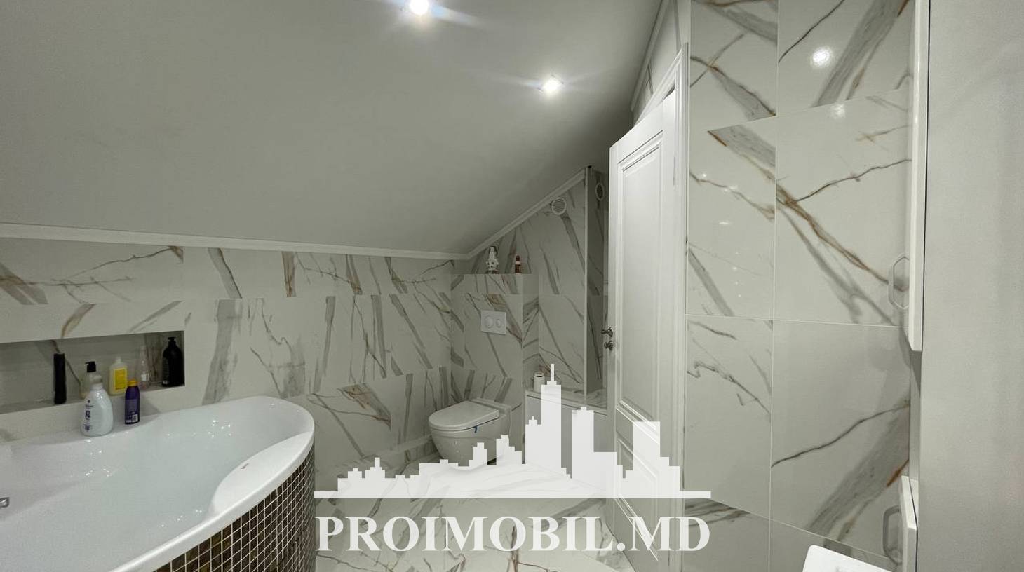 https://images.proimobil.md/AKuS94KxU07HMWod5hpwtd7hQ35XJXsvi9zIZoPIxfE/watermark:0.75:so:0:30:0.39/resize:fill:1460:816:1/gravity:ce/bG9jYWw6Ly8vZXN0YXRlL2xyL2EzMThmMmJkLTc5NzItNDhjNC1iOWY0LTFmNGI5MWQyMjY1NC5qcGVn