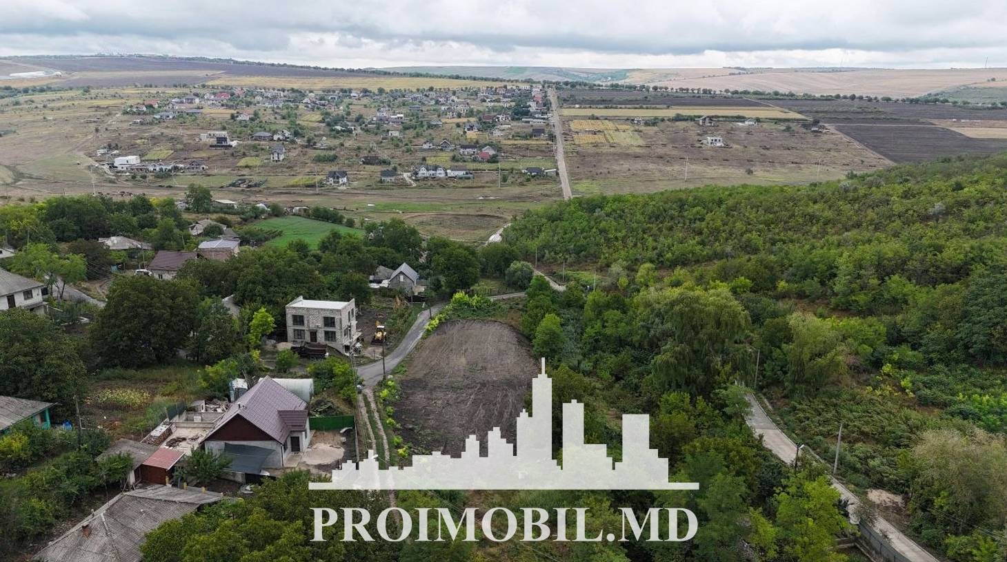 https://images.proimobil.md/AN7Sy4yOV0ox8D4puEIC7p1G0_RbuGbspQkimSDslGw/watermark:0.75:so:0:30:0.39/resize:fill:1460:816:1/gravity:ce/bG9jYWw6Ly8vZXN0YXRlL2xyLzlkZDk1MzFkLTRkZTUtNDMwNC1iMTQ2LTZkNDEwZDM5YWU2Mi5qcGVn